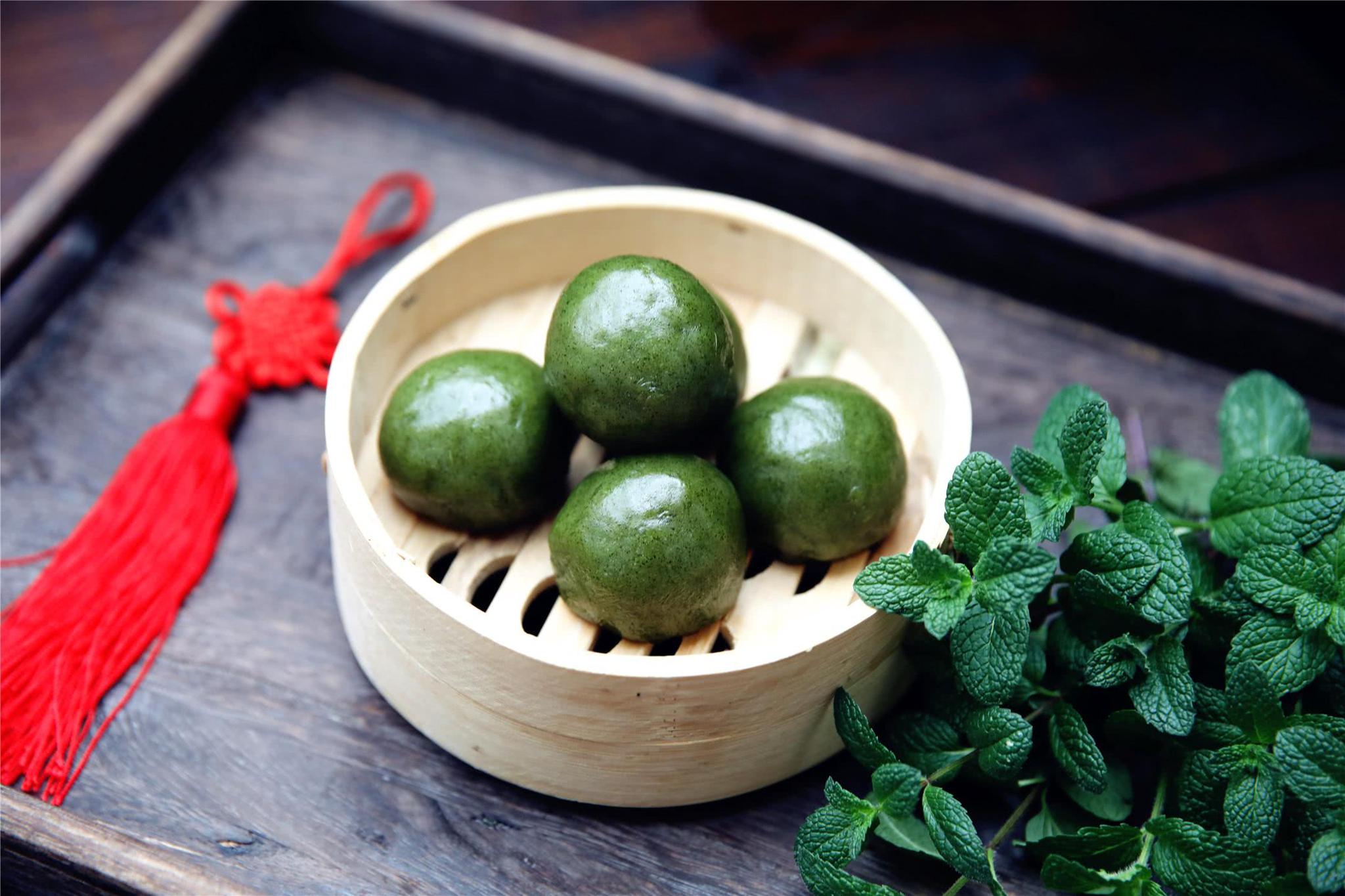 清明节必吃美食轻松自制油绿如玉软糯香甜一开口就停不了