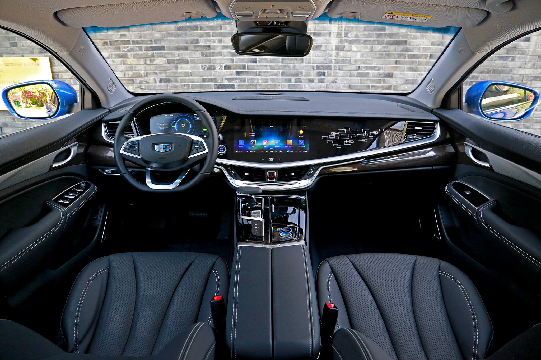 吉利高端商务车亮相配置颇高,空间大,搭t动力油耗最低1.5升