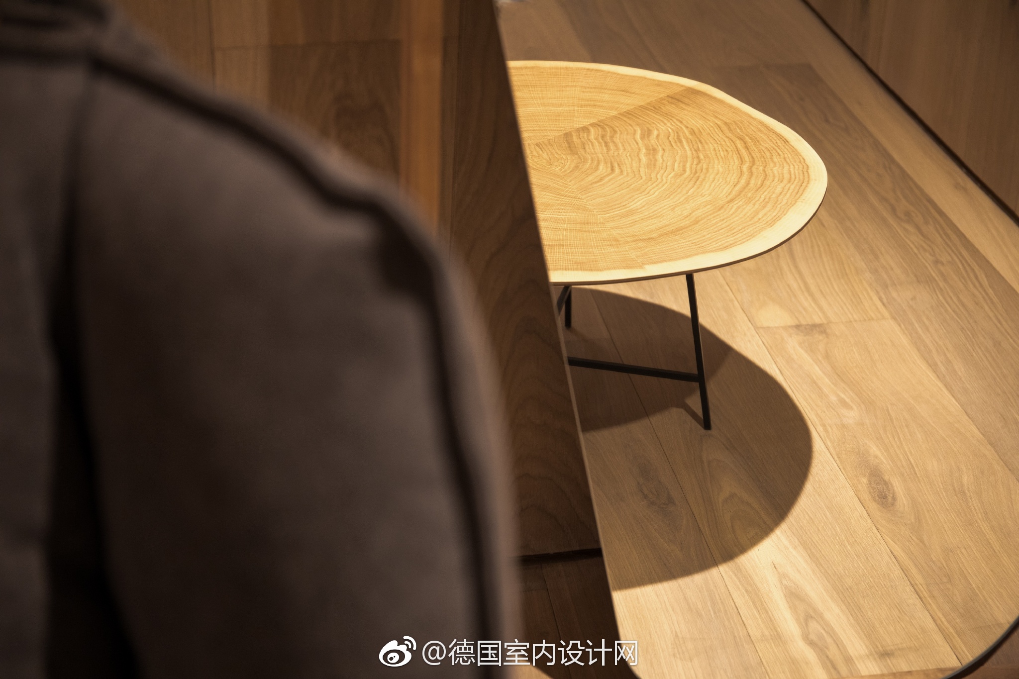 Ligne Roset写意空间的Fragments边几怎样？在设计和材质上有什么亮点？