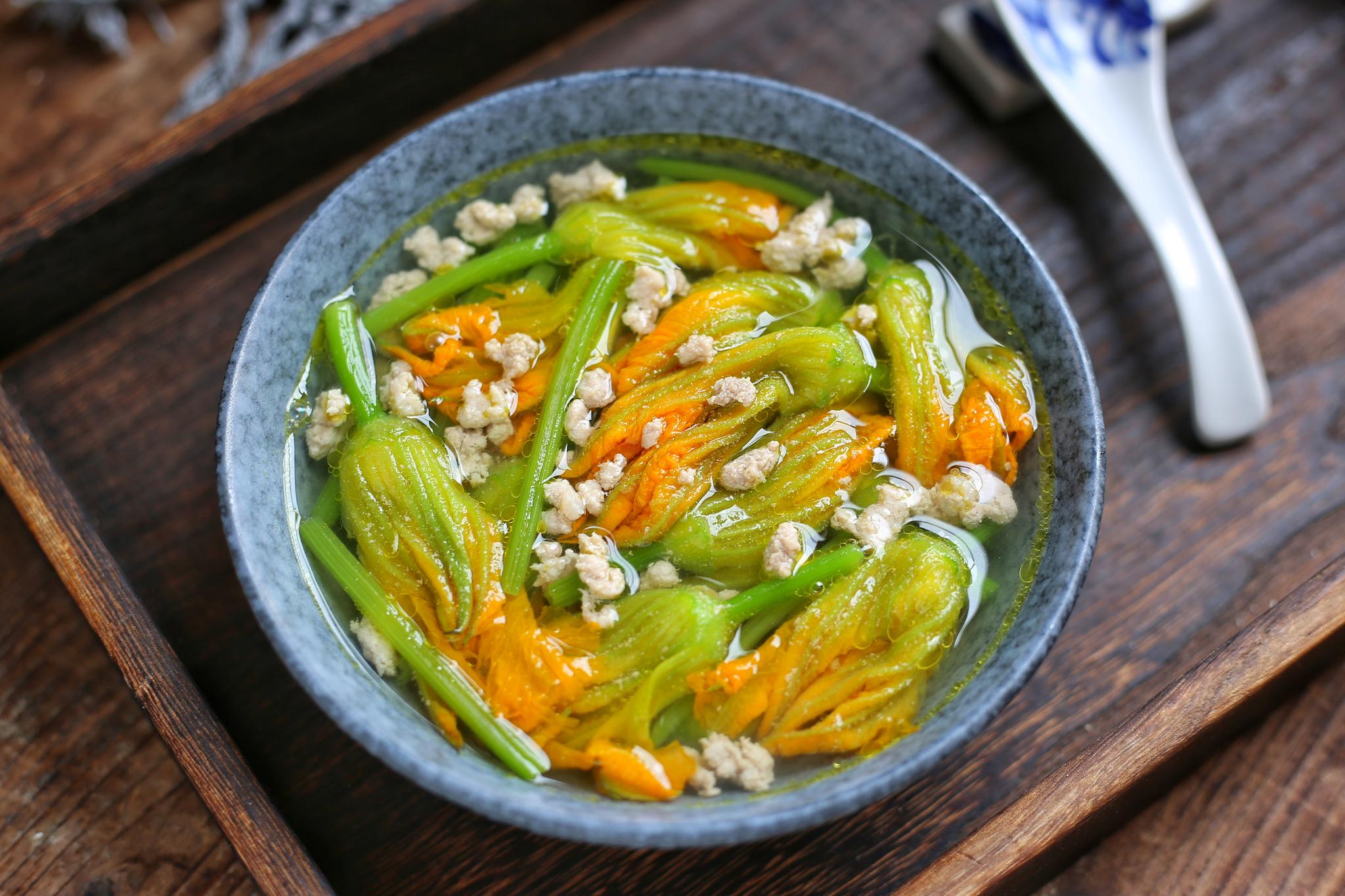 炎炎夏日,要多喝这6道汤,清热降暑,营养美味,每天一道换着喝