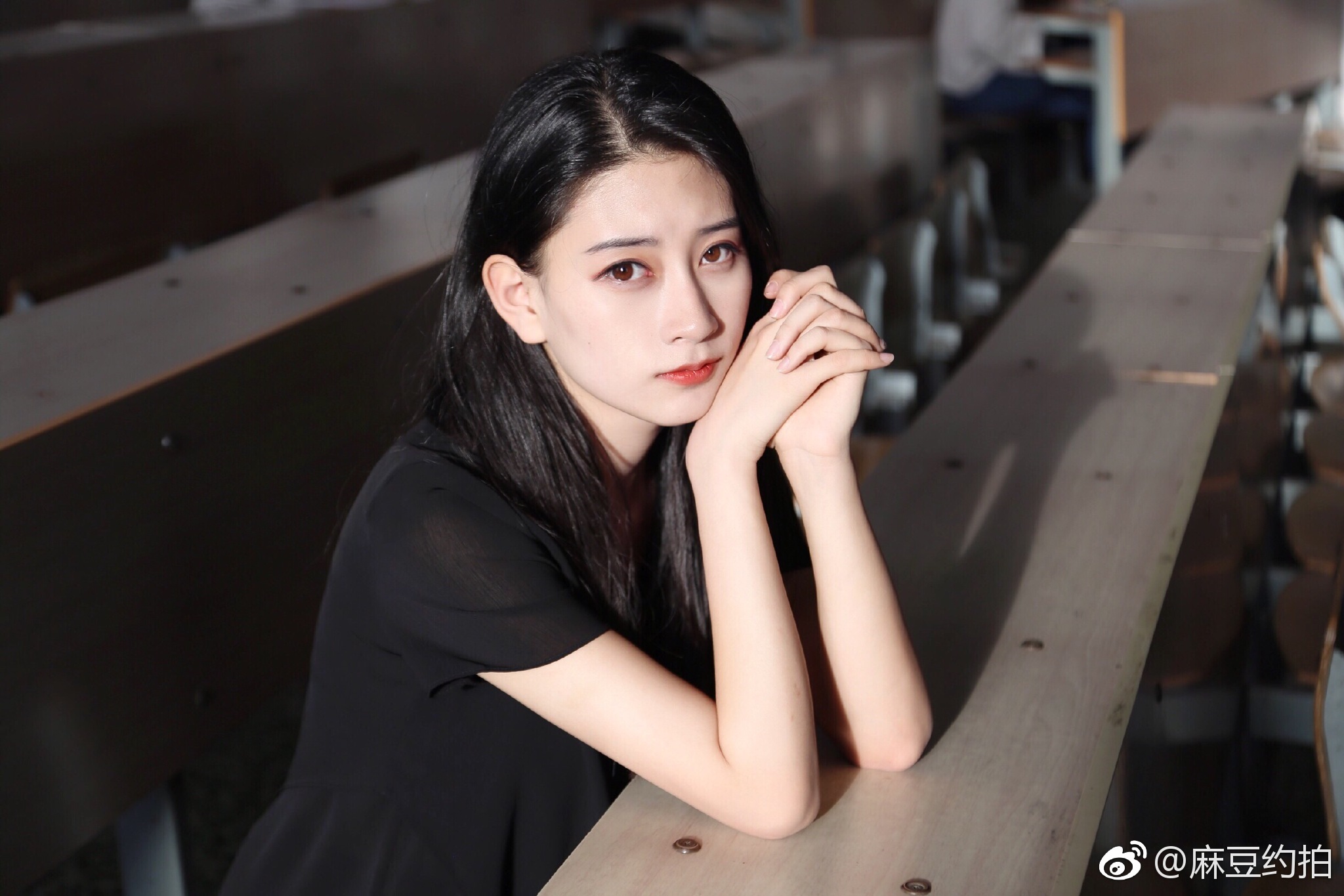 美女麻豆约拍小清新 性冷淡 甜美 校园 都可以 喜欢胶片 私房付费坐