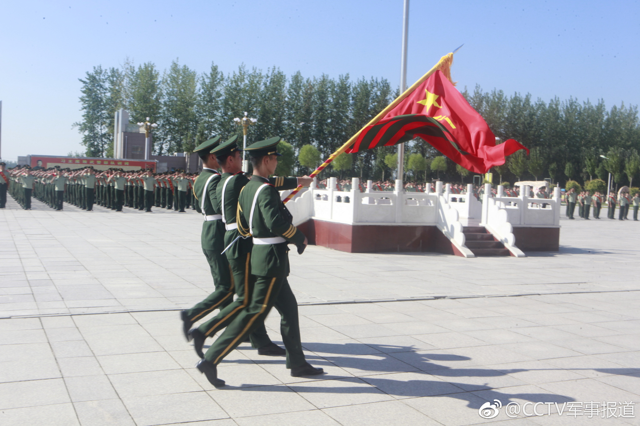 泪别军营,退伍后记得常回家看看|军旗|武警部队|张磊_新浪新闻