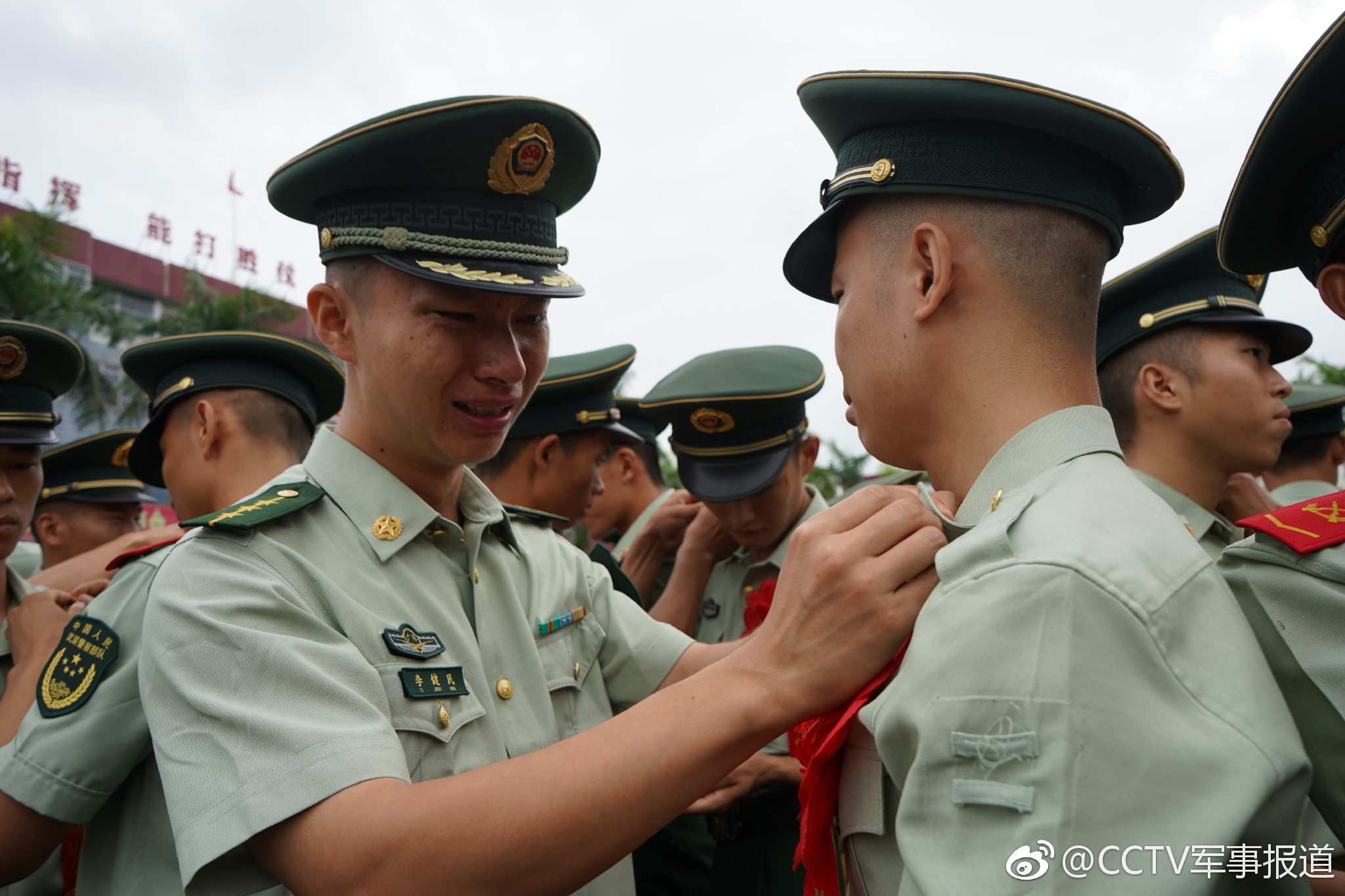双眼已泪目!直击武警老兵退伍仪式现场
