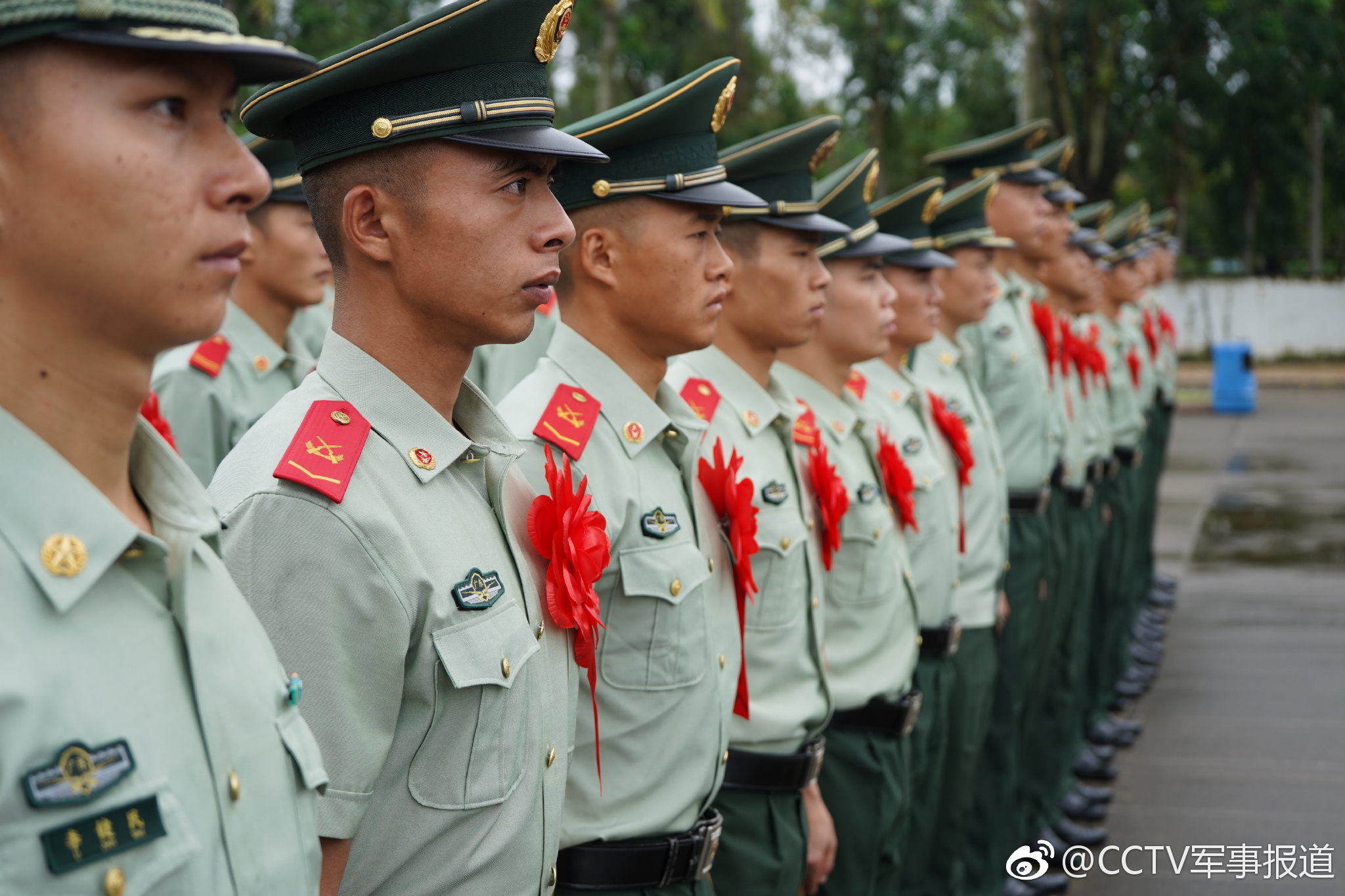 双眼已泪目!直击武警老兵退伍仪式现场