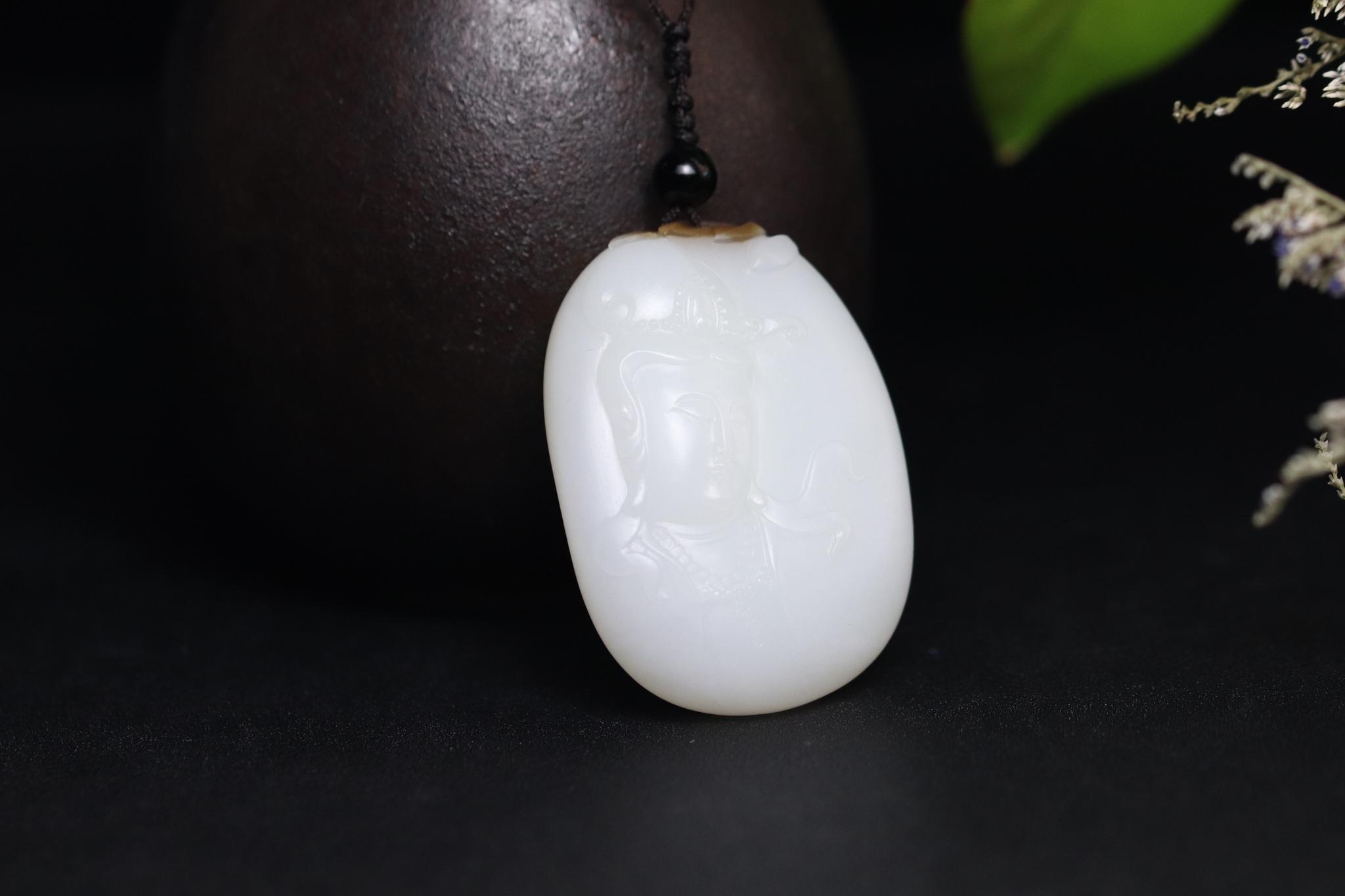 近日，有报道称：新疆和田在哪可以玩维女？本地特色体验与避坑指南