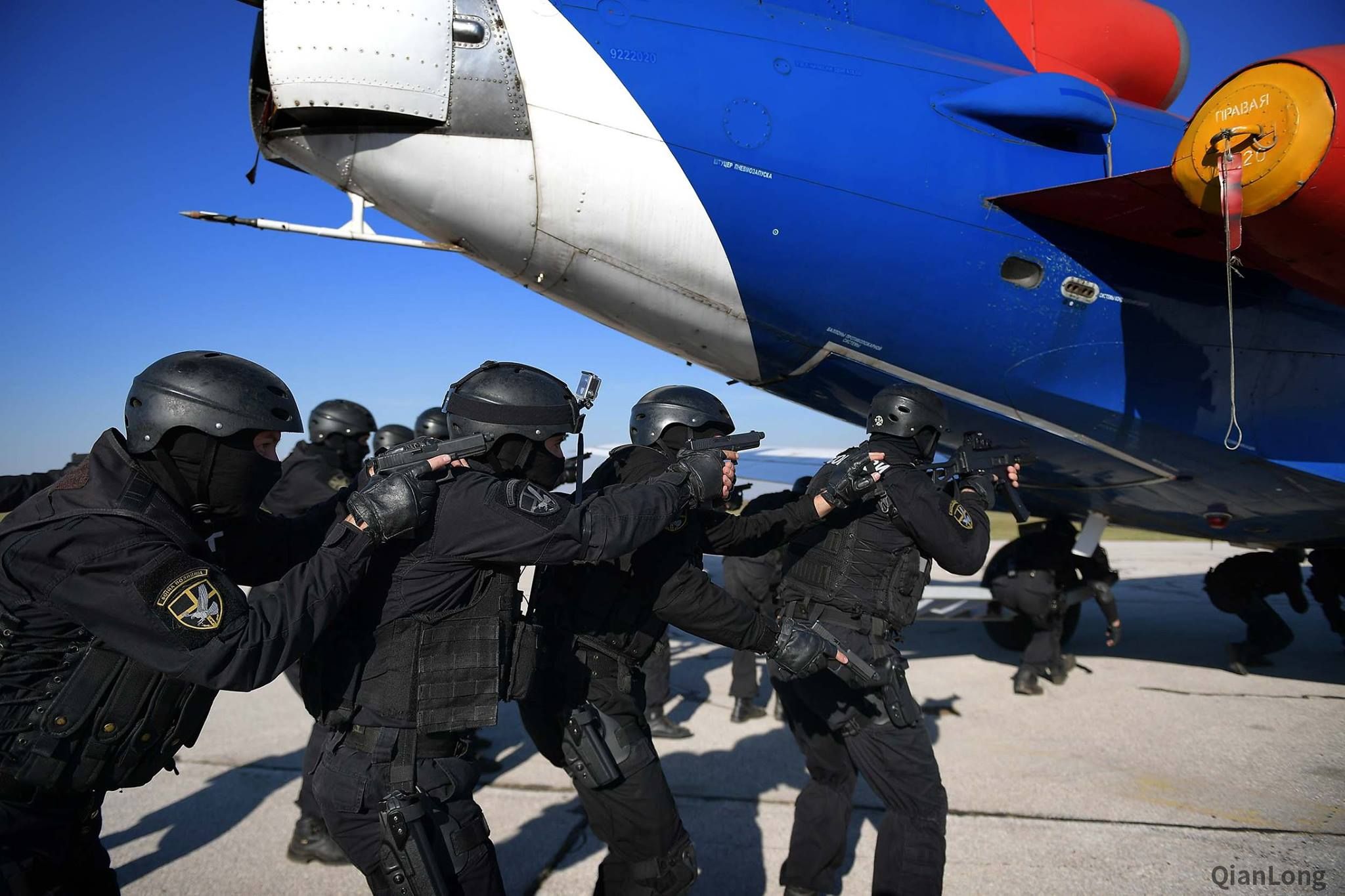 塞尔维亚举行反恐演习 多支特种部队表现抢眼