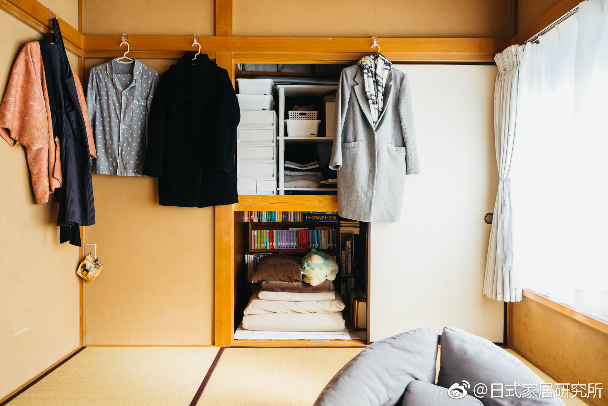 收纳师小林由未子独自一人租的6畳的和室经过她一番整理整顿之后