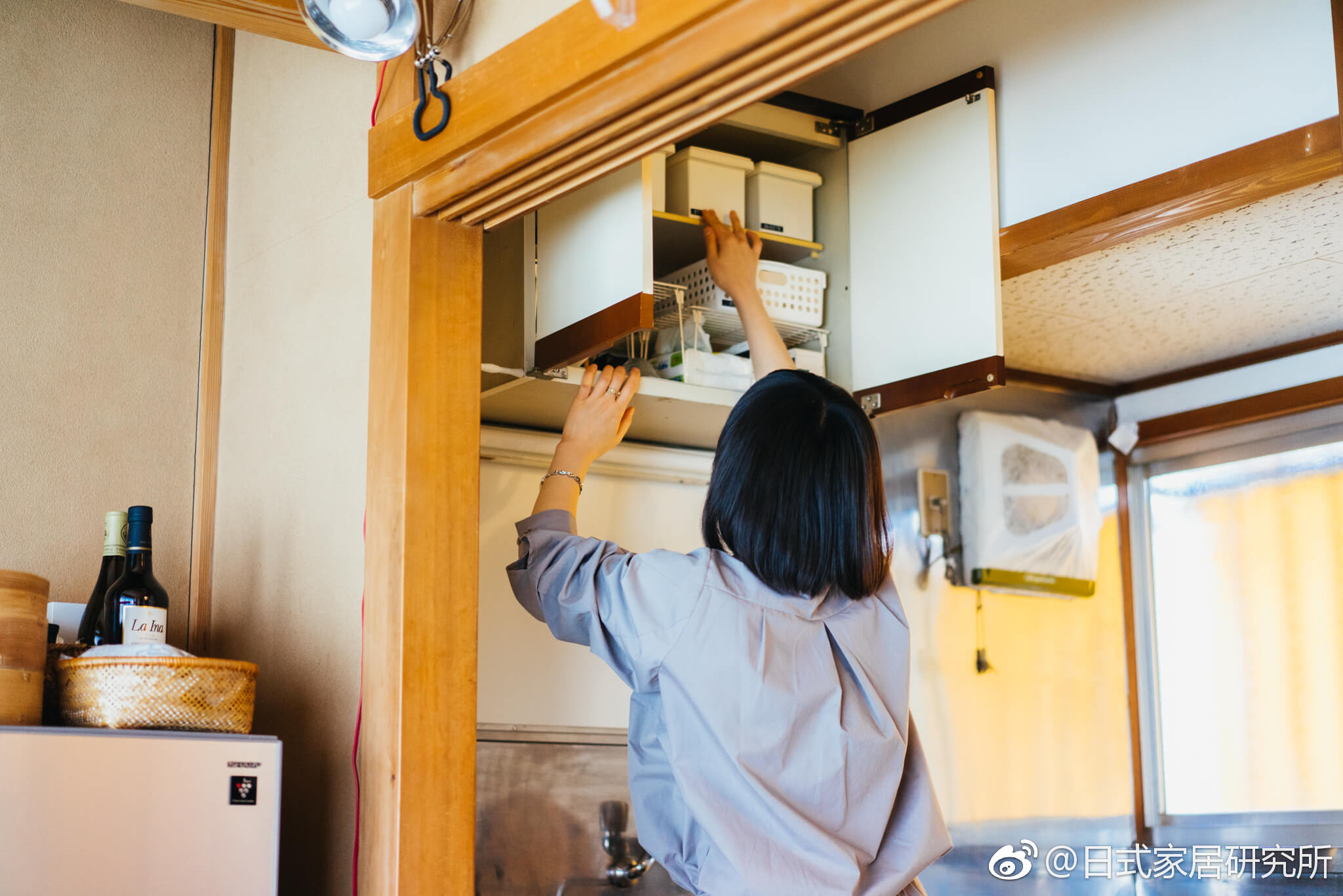 收纳师小林由未子独自一人租的6畳的和室经过她一番整理整顿之后