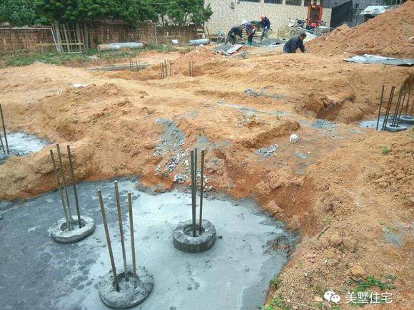 建房百年大计稳不稳看桩基,12条构架柱36条水泥桩做完地基花8万|桩基|稳固性|柱子_新浪新闻
