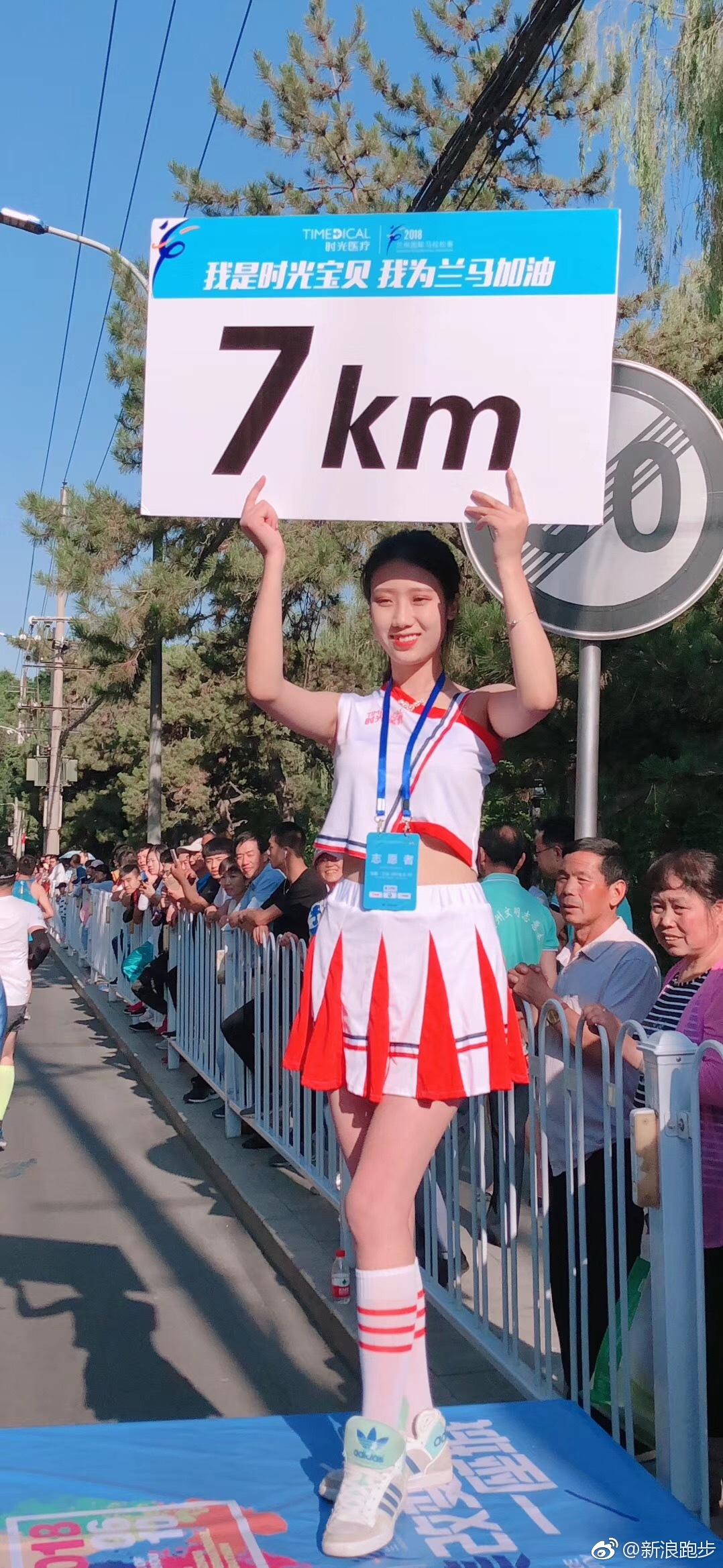 赛道上的举牌女郎,你有没有被惊艳到