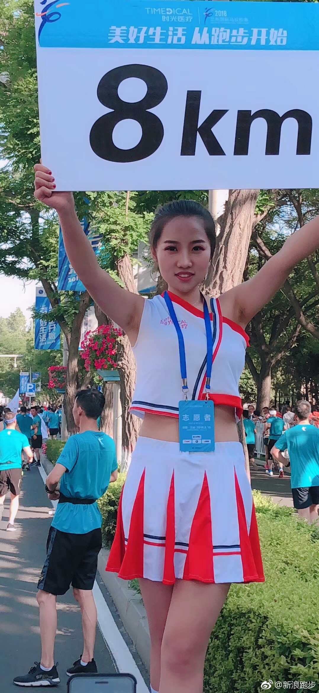 赛道上的举牌女郎,你有没有被惊艳到