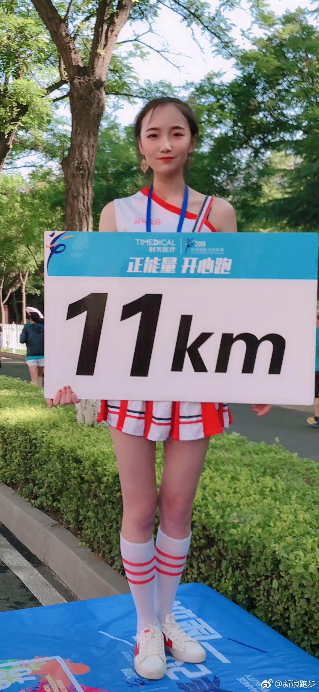 赛道上的举牌女郎,你有没有被惊艳到