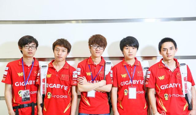 老we五人组感情现状:若风秀恩爱,草莓为人父,微笑在等苏小妍