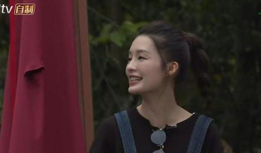 游戏结束后, 邓伦体贴的帮李沁洗手, 应采儿: 这就是爱情