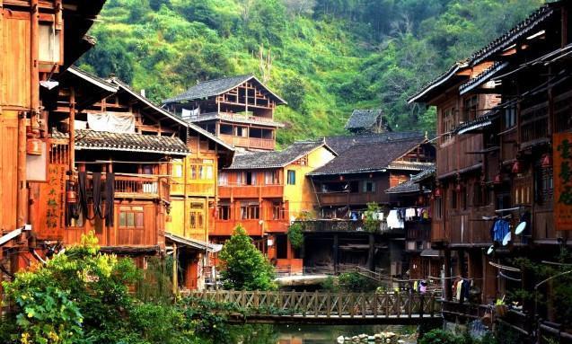 广西侗寨建吊脚木楼, 不可思议的建筑, 一家建楼百家帮