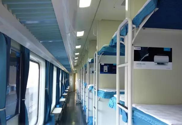 坐长途卧铺火车时,为什么火车票要被乘务员收走,快到站时才还回