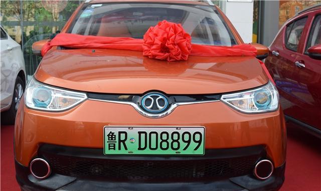 菏泽首张新能源车牌花落北汽新能源ec180!哪些电动轿车能上牌?