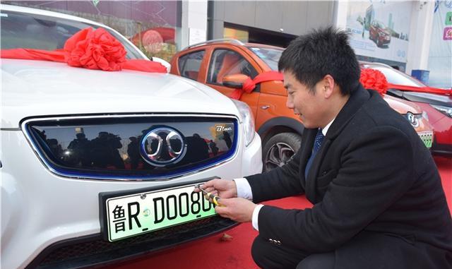 菏泽首张新能源车牌花落北汽新能源ec180!哪些电动轿车能上牌?