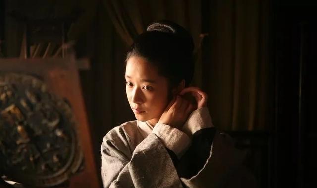 徐昭佩是南齐侍中徐绲的女儿,嫁给梁湘东王萧绎为妻.