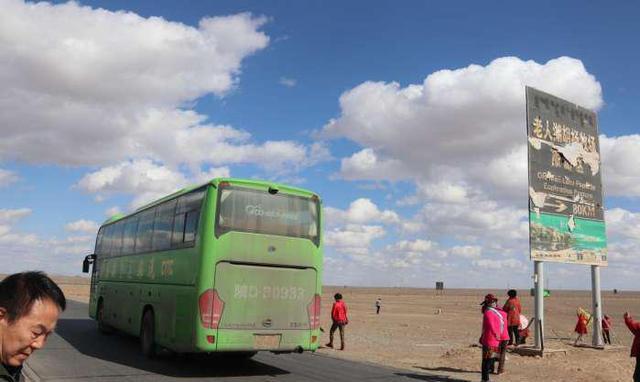 这个被遗弃千年的沙漠黑城,如今每天迎接上万人!