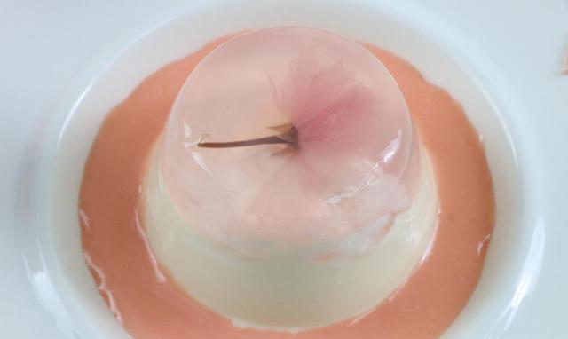 粉红控樱花控们这个樱花奶冻绝对可以满足大家味觉和视觉的享受!