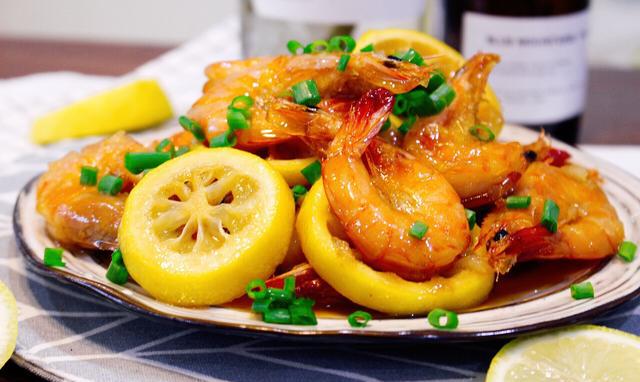 酸酸甜甜,清新诱人的柠檬虾,简单烹饪出惊喜味道