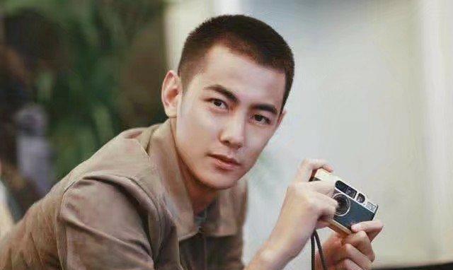 头大的男生,这样选发型,干练精神男人味十足|发型|男人味|大头_新浪