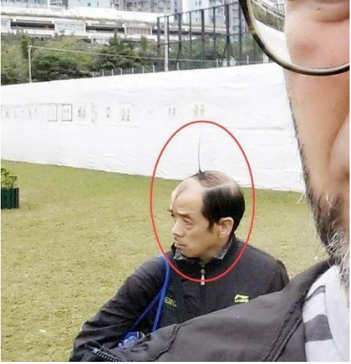 大哥,你的发型这么性感5,搞笑段子:大学里,一妹子绝对称得上是狠角色.