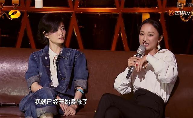 王菲和周迅同框热情互动是装出来的看完这些细节就心里有数了