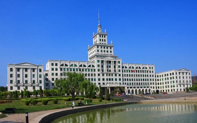 还曾是国立山东大学,学校经过原山东大学,山东工业大学和山东医科大学