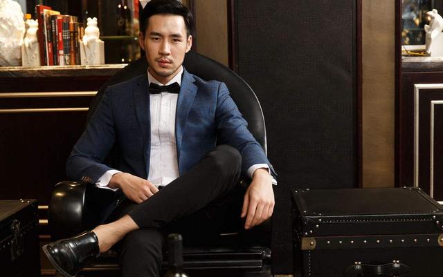 父亲做一辈子保安,去世后来了几十辆车,儿子才知父亲生前多伟大