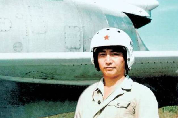 海空卫士王伟老照片,儿子近照流出,已是海军军官|王伟|近照|军官_新浪新闻