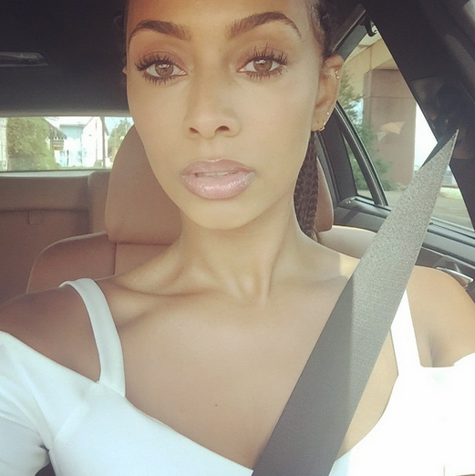 伊巴卡再创记录晒出与女友关于昨晚的照片性感嘴唇更吸睛无数