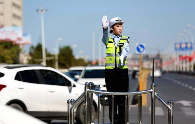 交警:这4种"闯红灯"不会被扣分,以后开车无需担心了