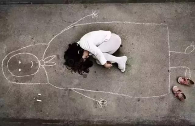 有多少孩子父母双全却活的像个孤儿