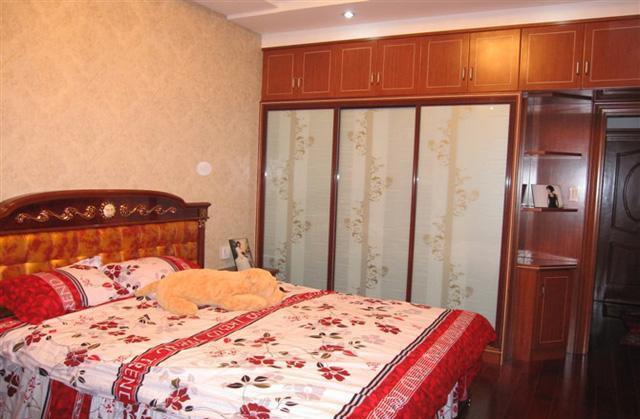 这是二楼的装修,我们的房间带单独的客厅,装修有点简陋了,不过农村嘛