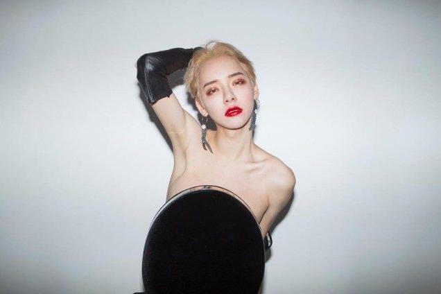 网红kiwebaby剃成男儿头 告白林进「我爱你」