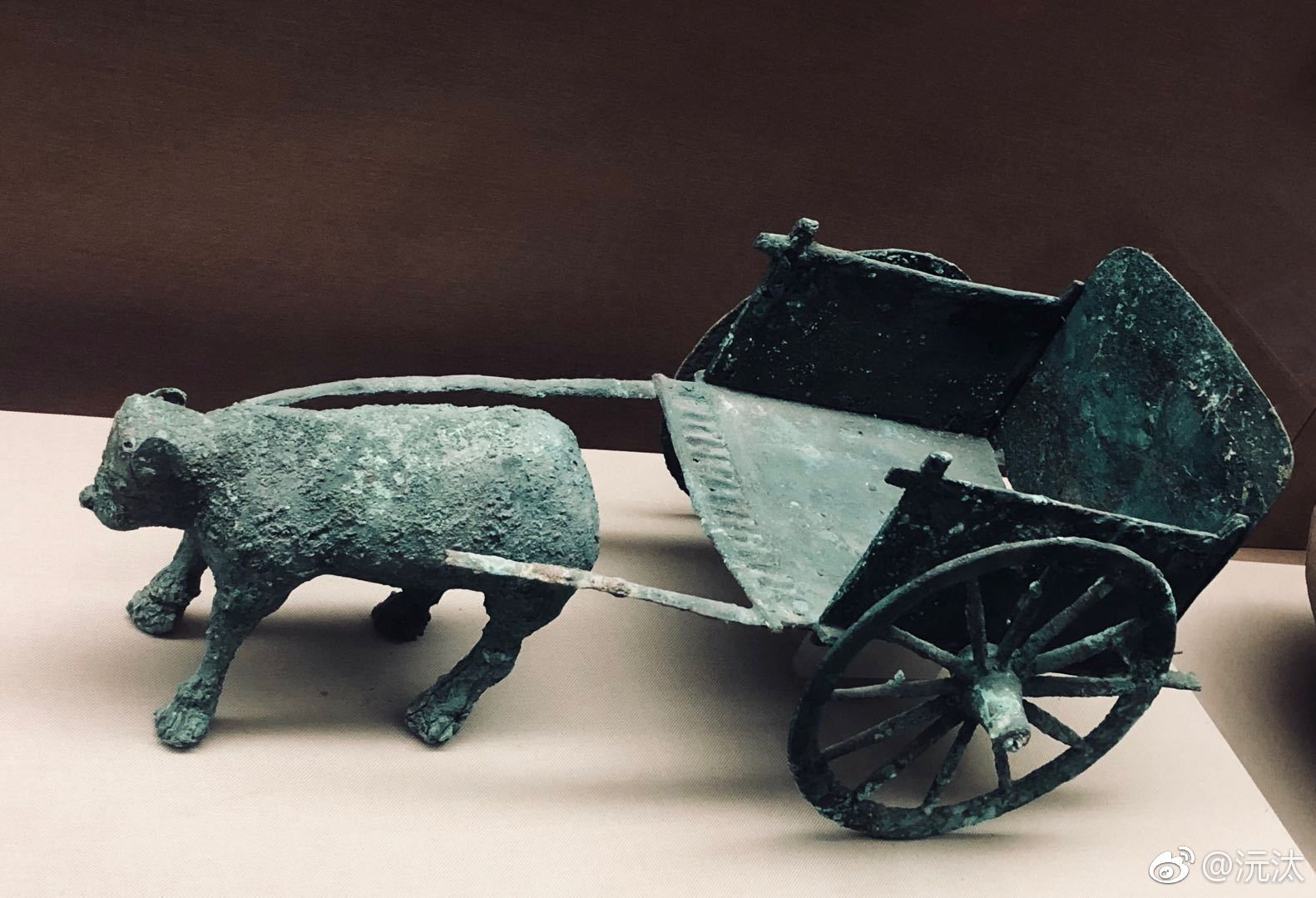古代交通工具  1,汉代铜牛车.敦煌博物馆.2,魏晋陶车马.阳关博物馆.
