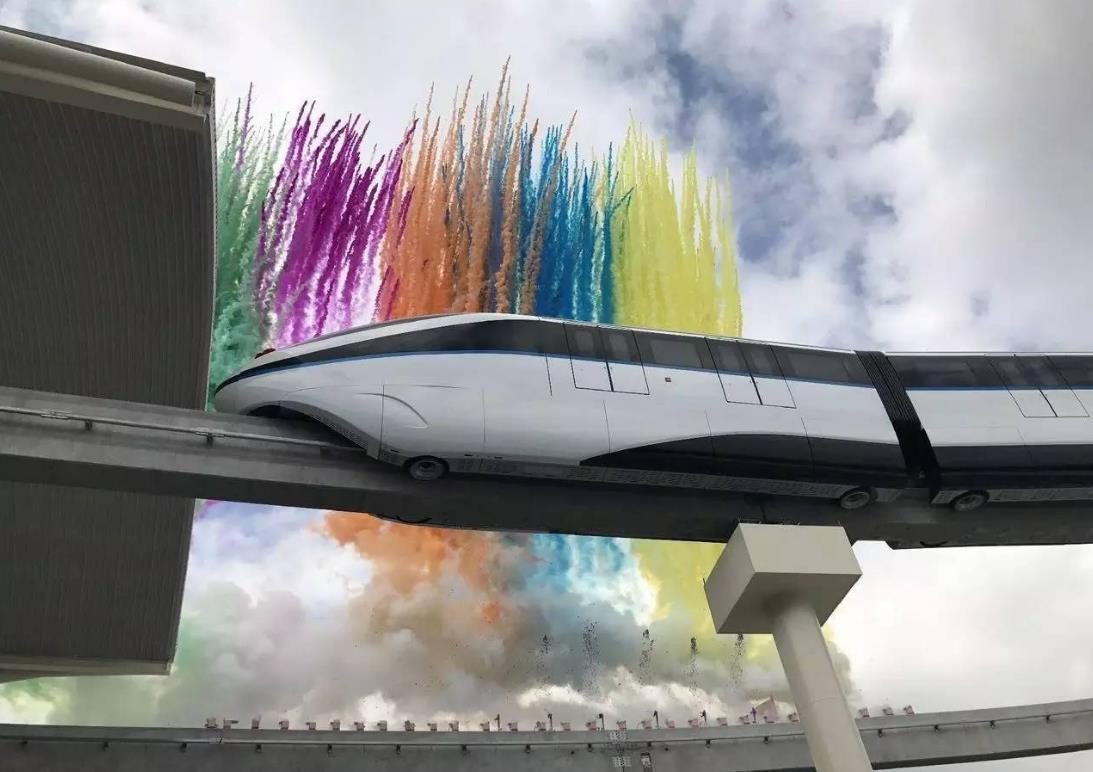 我们100%自主知识产权的云轨列车最近又火遍了世界