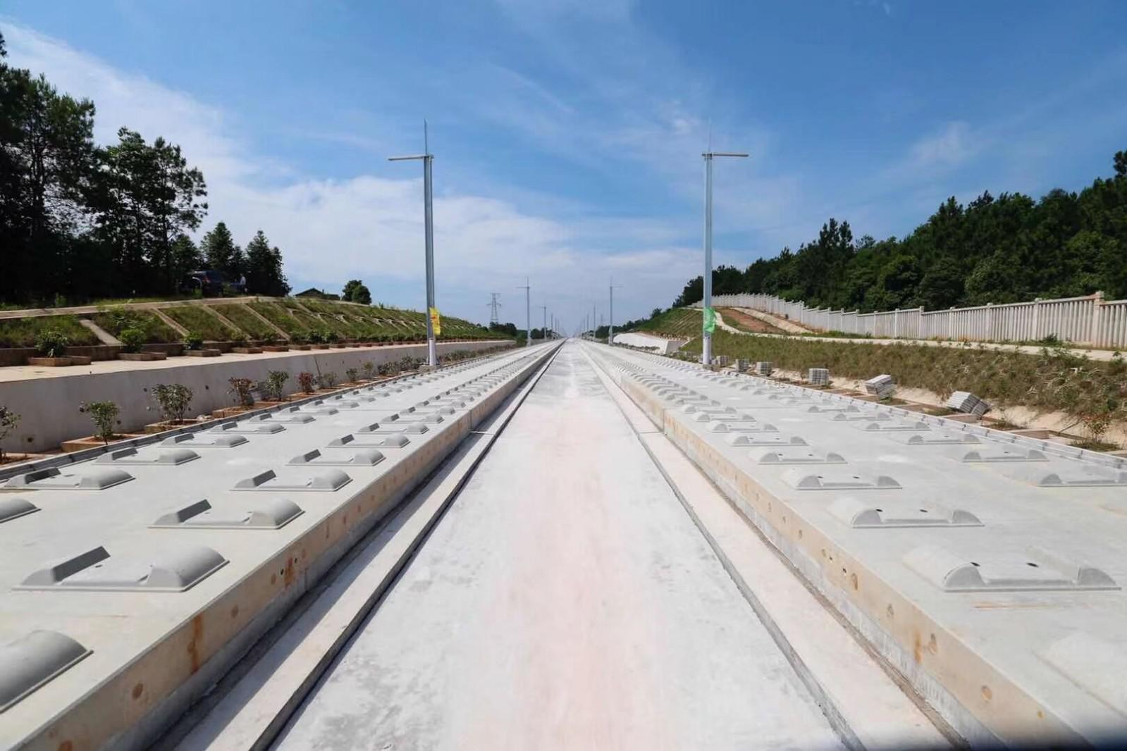 造无砟轨道"工艺品"——中铁十六局昌赣客专无砟轨道施工纪实