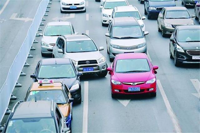 前车实线变道却判后车全责?交警:记不住这点吃亏的永远是你!