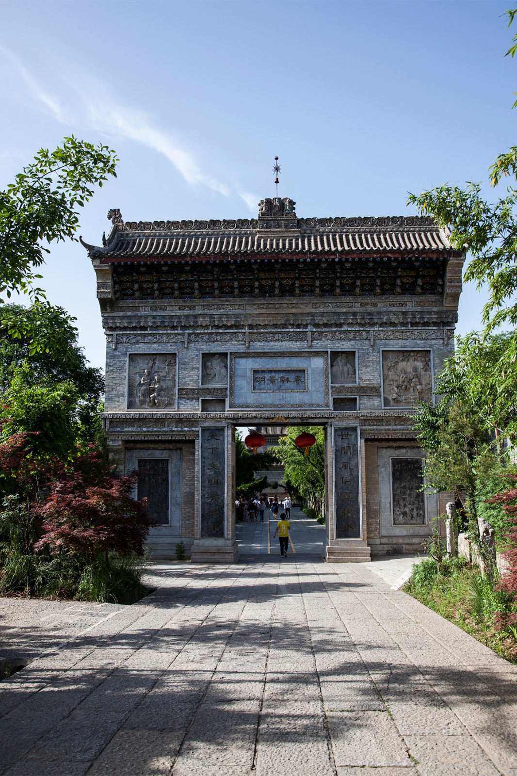 地带和隋唐佛教圣地南五台山脚下,东接翠华山,南拥五台山,西邻草堂寺