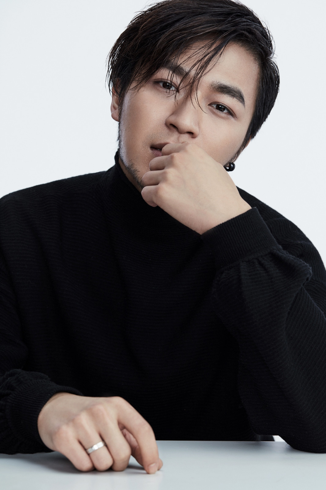 余枫再出新作《我不想知道》 表达活出真我的态度