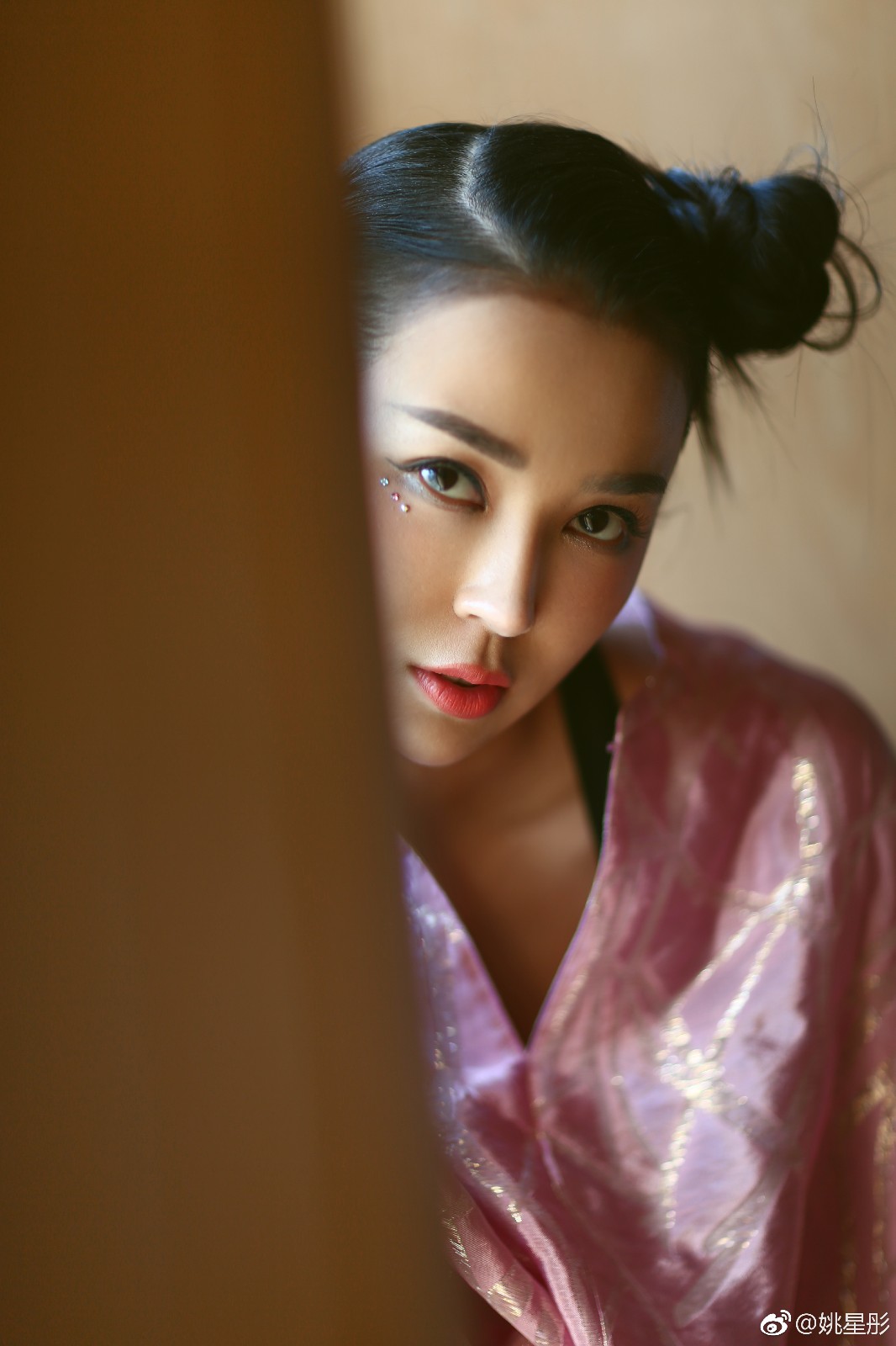 姚星彤丸子头卖萌,是性感小仙女没错啦