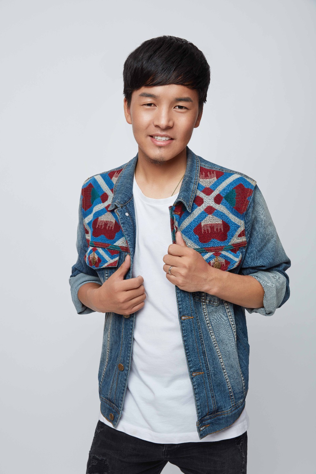 2018《好声音》冠军旦增尼玛入选十大杰出90后