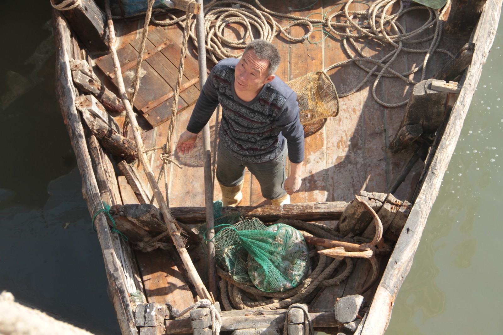 青岛近海将无鱼可捕?渔民出海一天仅捞20斤虾!|虾虎|出海|捕捞_新浪新闻