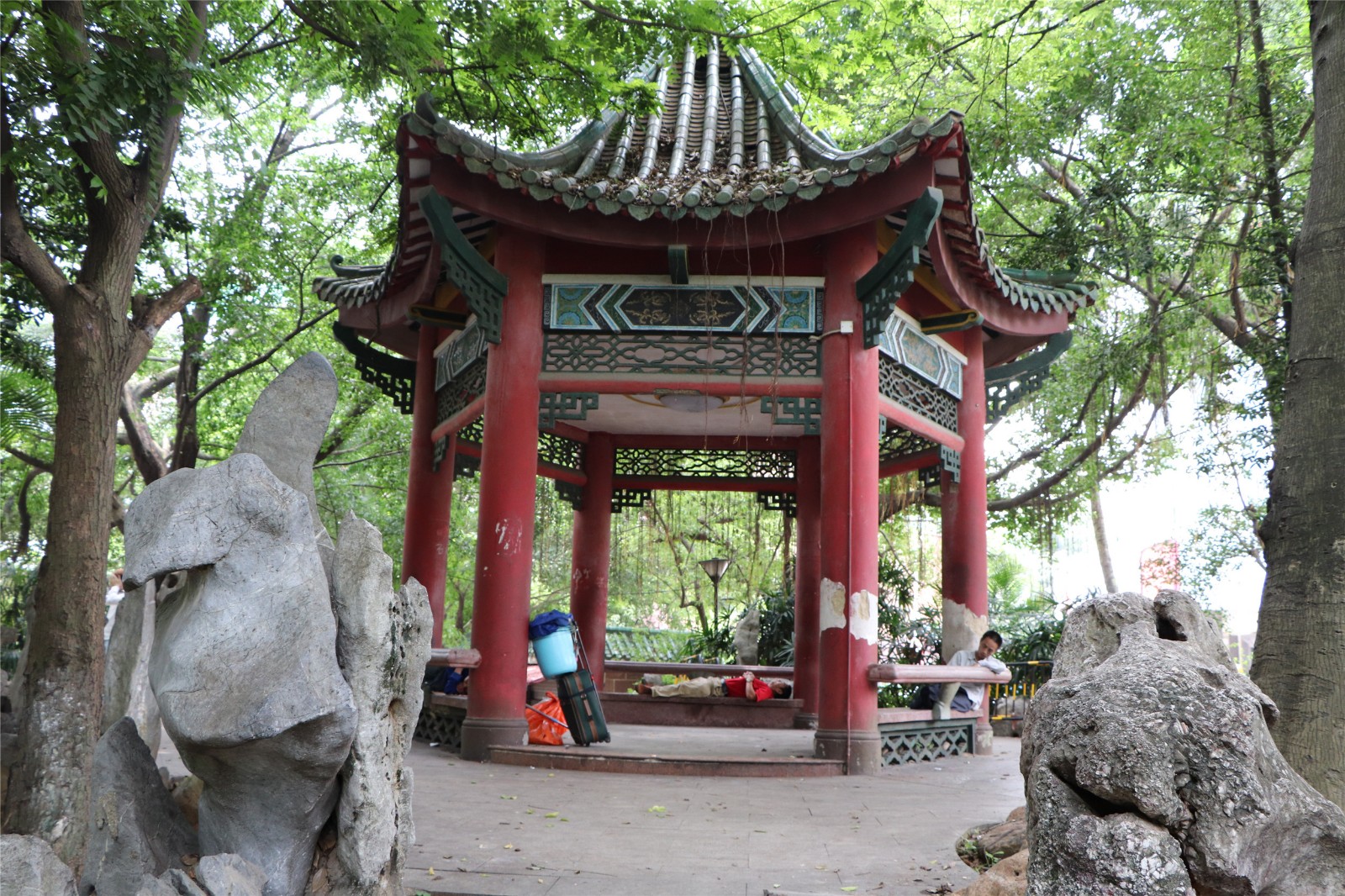 实拍东莞市石龙镇中山公园