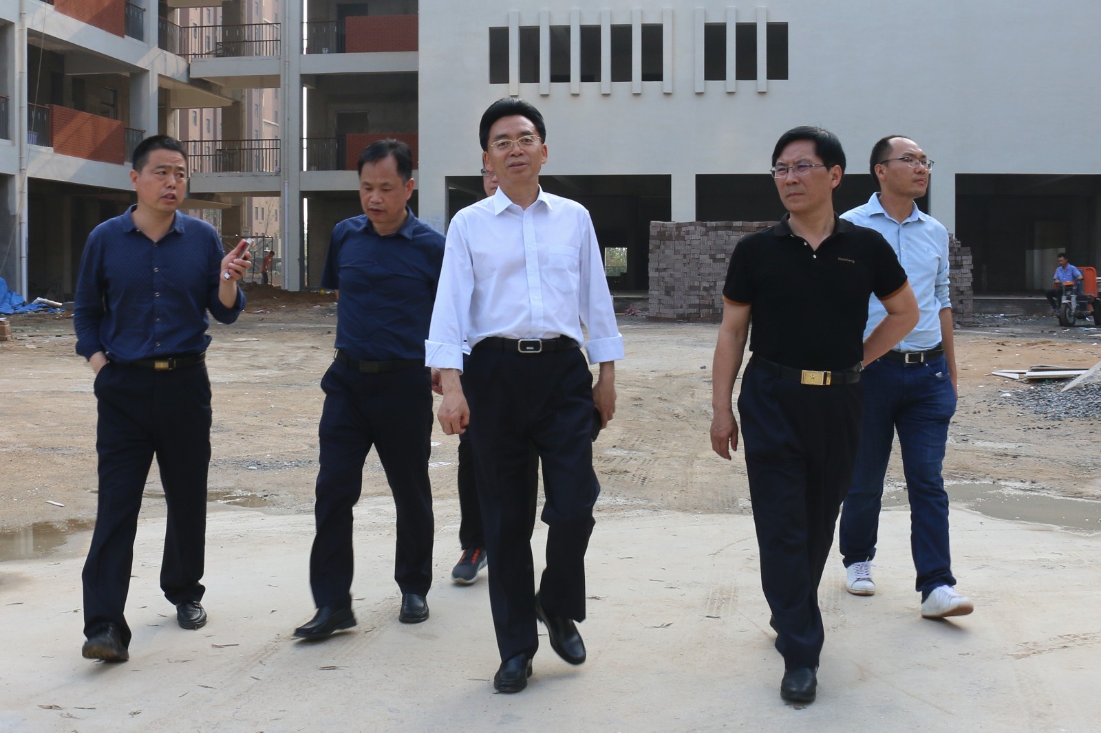 李国立到辖区学校及新建校工地调研