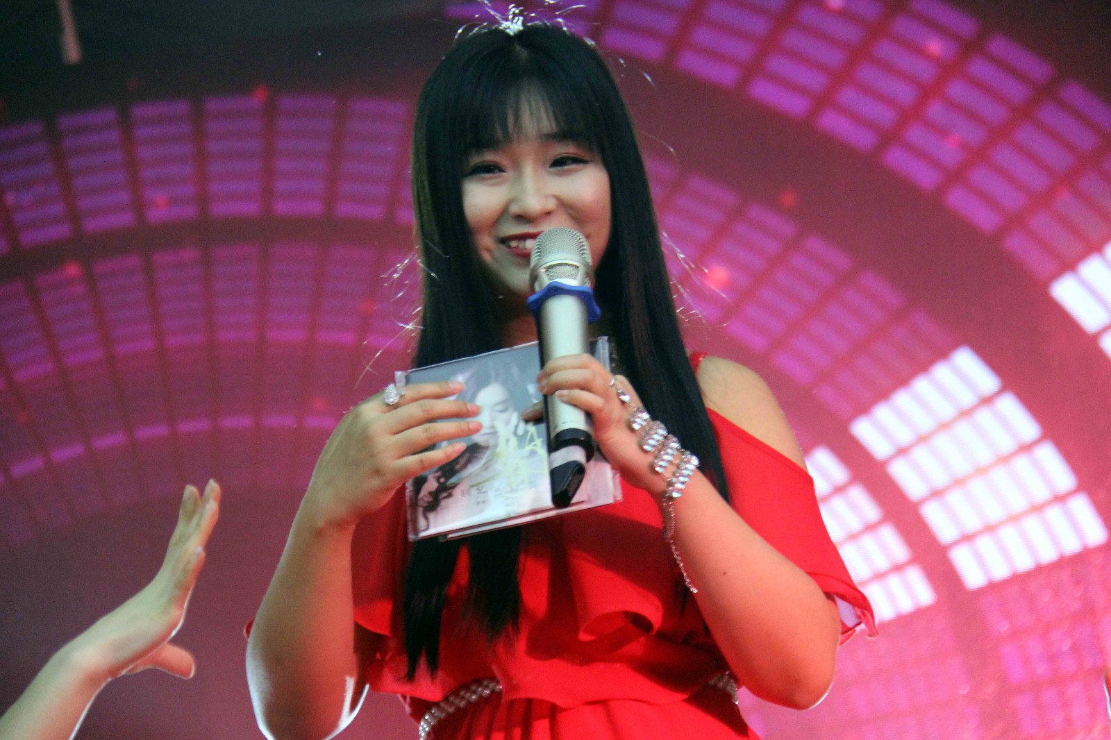 网红甜歌女神彭清亮相安徽芜湖