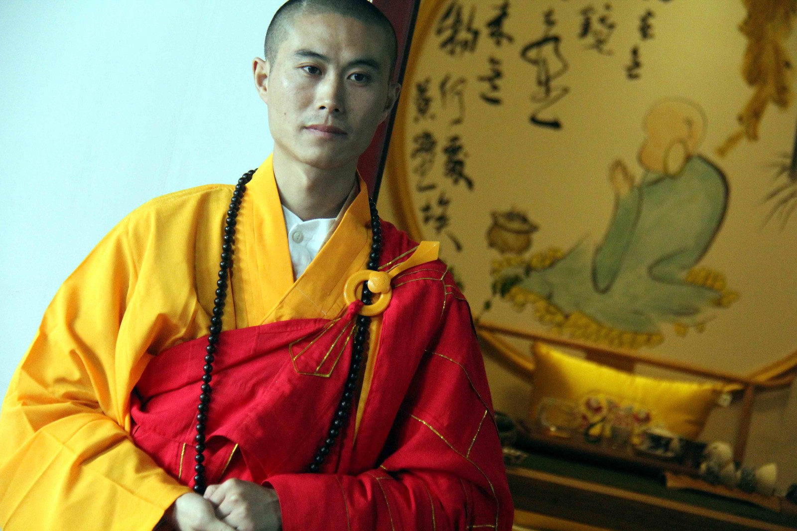 这位长相英俊帅气的帅哥住持就是芜湖市弋江区千年古刹孤山寺的圣平